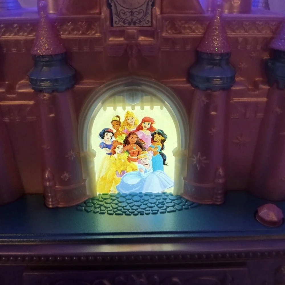 Disney Princess Wishes 100th Celebration Castle Light Up‎ Musical Jewelry Box